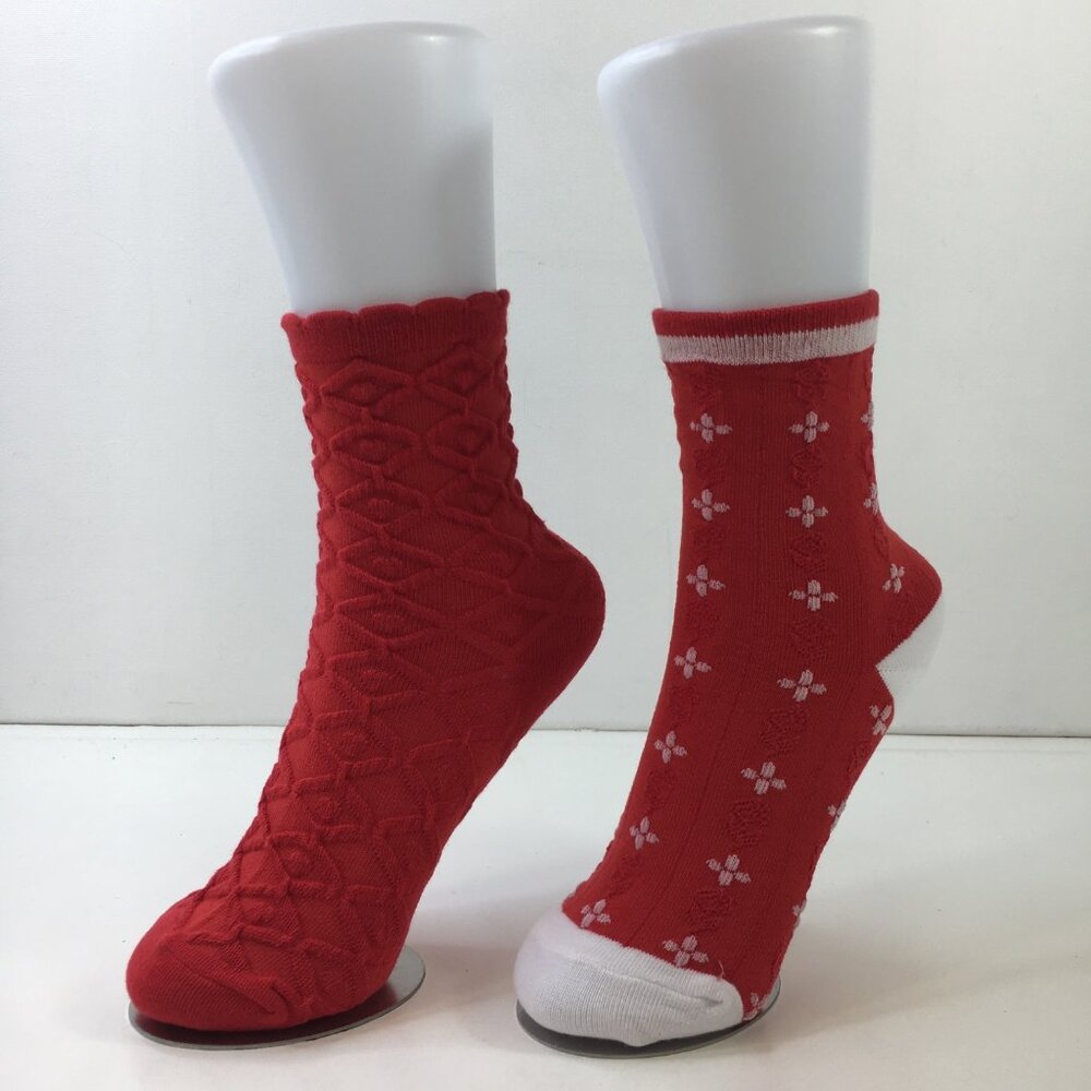 Womens Cable Knit Crew Sock 2 Pack Floral Diamond Pattern Scallop Top Red White
